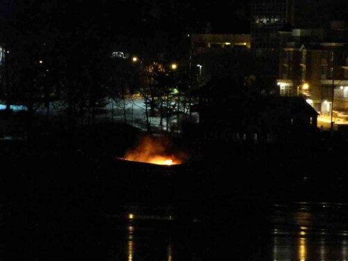 rb-boat-fire-021214-1-500x375-2498930