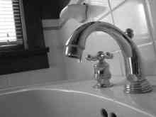 water-faucet-drip-220x165-9290769